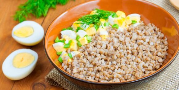 Buckwheat Porridge mat Eeër fir Gewiichtsverloscht